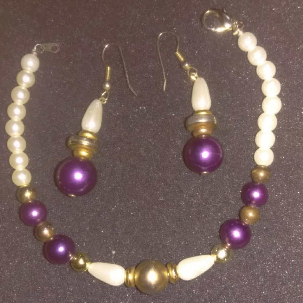 Beaded bracelet and earrings set